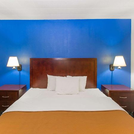 Travelodge By Wyndham Great Bend Zewnętrze zdjęcie